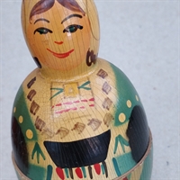 usædvanlig babushka dukke blå malet med hoved gammel matryoshka, nesting doll